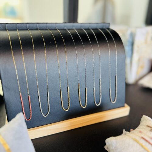 Floating necklace all