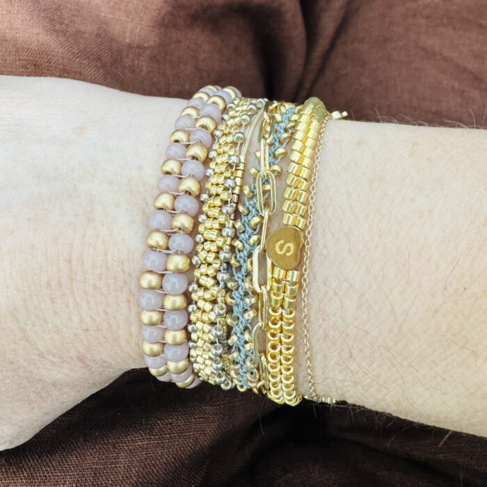 bubble bracelet model